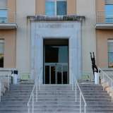 ...l'ex Cotugno ha preso il nome di  Istituto oncologico �Giovanni Paolo II�, ma all�ingresso mantiene ancora la scritta in numeri romani che attesta la sua nascita avvenuta quasi ottant�anni fa